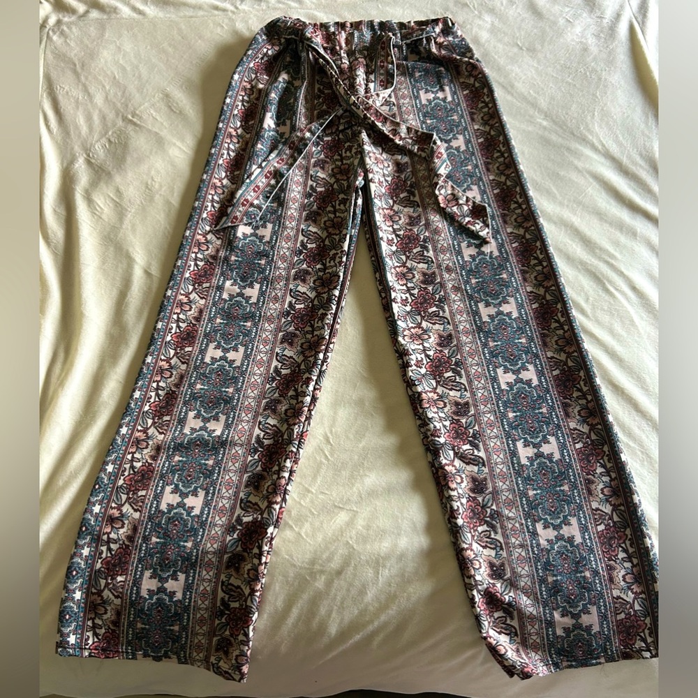 ⚠️SOLD⚠️Boho floral print straight cut pants